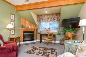 Highland Lake Inn & Resort - Flat Rock