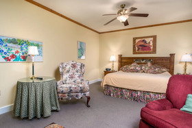 Highland Lake Inn & Resort - Flat Rock