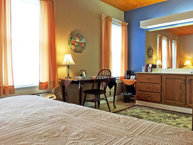 Highland Lake Inn & Resort - Flat Rock