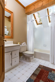 Highland Lake Inn & Resort - Flat Rock