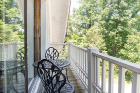 Highland Lake Inn & Resort - Flat Rock