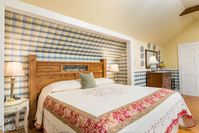 Highland Lake Inn & Resort - Flat Rock