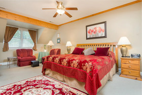 Highland Lake Inn & Resort - Flat Rock