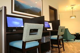 Holiday Inn Express & Suites Hendersonville SE - Flat Rock