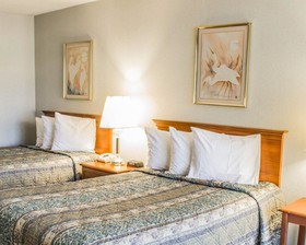 Econo Lodge & Suites