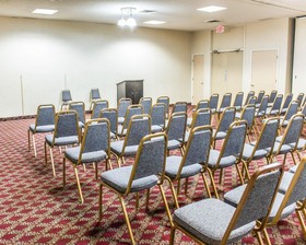 Econo Lodge & Suites