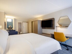 Holiday Inn Express Greensboro (I-40 @ Wendover)