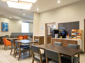 Holiday Inn Express Greensboro (I-40 @ Wendover)