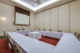Holiday Inn Express Hotel & Suites Greensboro - East