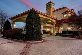 La Quinta Inn & Suites by Wyndham Greensboro NC