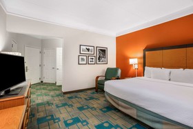La Quinta Inn & Suites by Wyndham Greensboro NC