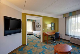 La Quinta Inn & Suites by Wyndham Greensboro NC