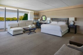 Sheraton Greensboro at Four Seasons