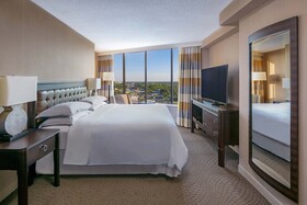 Sheraton Greensboro at Four Seasons