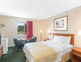 Econo Lodge Cherry Point