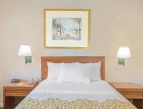 Econo Lodge Cherry Point