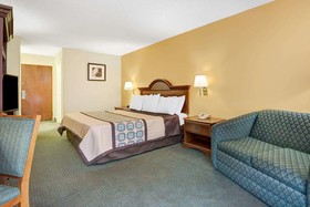 Days Inn by Wyndham Burlington East