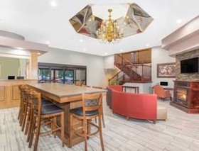 Ramada by Wyndham Hendersonville