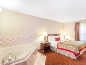 Ramada by Wyndham Hendersonville