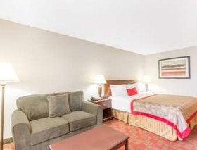 Ramada by Wyndham Hendersonville