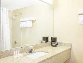 Ramada by Wyndham Hendersonville