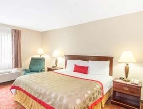 Ramada by Wyndham Hendersonville