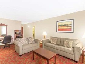 Ramada by Wyndham Hendersonville
