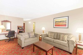 Ramada by Wyndham Hendersonville