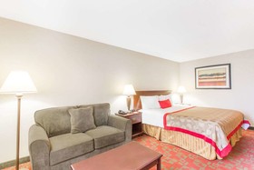 Ramada by Wyndham Hendersonville
