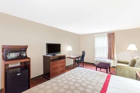Ramada by Wyndham Hendersonville