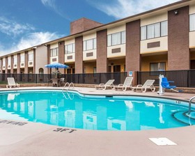 Quality Suites Convention Center