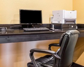 Quality Suites Convention Center