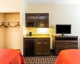 Quality Suites Convention Center