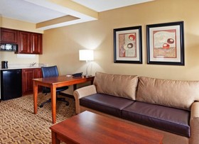 Comfort Suites Near Birkdale Village- Huntersville