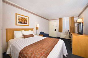 Days Inn by Wyndham West Jefferson