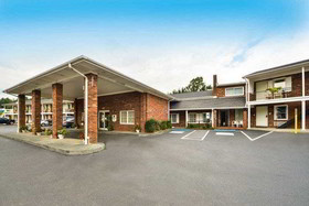 Days Inn by Wyndham West Jefferson