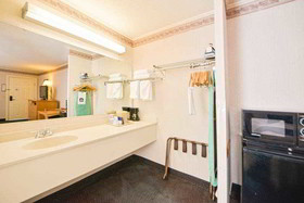 Days Inn by Wyndham West Jefferson