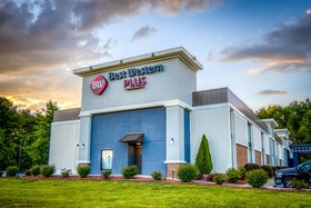 Best Western Plus Yadkin Valley Inn & Suites
