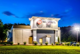 Best Western Plus Yadkin Valley Inn & Suites