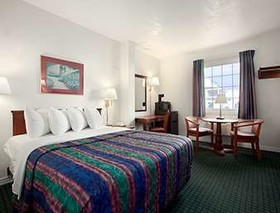 Days Inn by Wyndham Kill Devil Hills Oceanfront - Wilbur