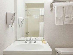 Days Inn by Wyndham Kill Devil Hills Oceanfront - Wilbur