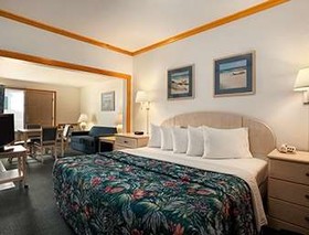 Days Inn by Wyndham Kill Devil Hills Oceanfront - Wilbur