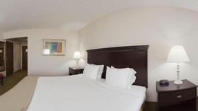 Holiday Inn Express & Suites Kinston