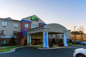 Holiday Inn Express & Suites Kinston