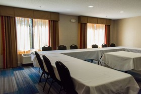 Holiday Inn Express & Suites Kinston