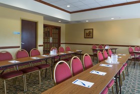 Holiday Inn Express & Suites Lexington NW-The Vineyard