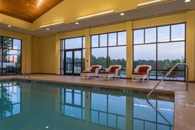 Holiday Inn Express & Suites Lexington NW-The Vineyard