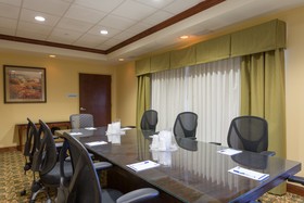 Holiday Inn Express & Suites Lexington NW-The Vineyard