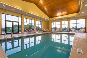 Holiday Inn Express & Suites Lexington NW-The Vineyard