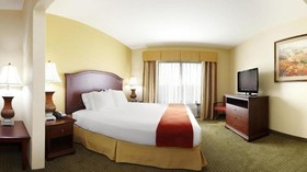 Holiday Inn Express & Suites Lexington NW-The Vineyard
